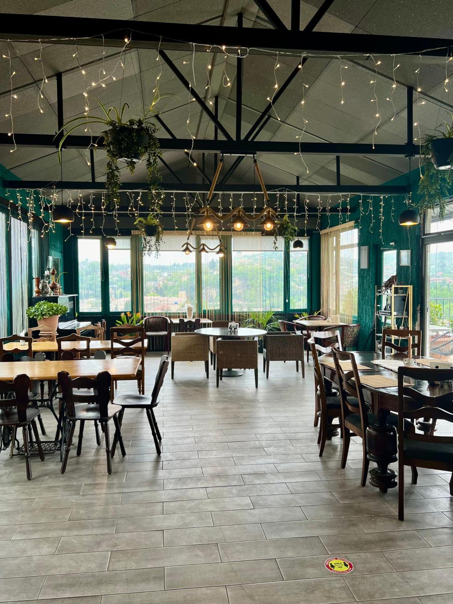 Green Flower Hotel Kutaisi Ngoại thất bức ảnh